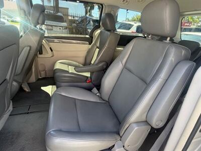 2010 Volkswagen Routan SE - Photo 11 - San Diego, CA 92120