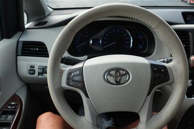 2013 Toyota Sienna XLE 8-Passenger - Photo 15 - Lakeland, FL 33801