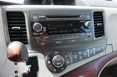 2013 Toyota Sienna XLE 8-Passenger - Photo 19 - Lakeland, FL 33801