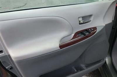 2013 Toyota Sienna XLE 8-Passenger - Photo 12 - Lakeland, FL 33801