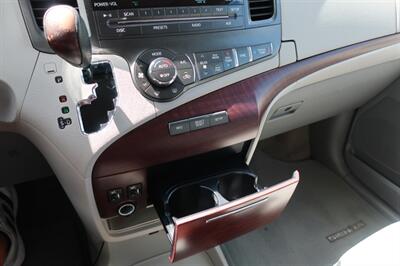 2013 Toyota Sienna XLE 8-Passenger - Photo 21 - Lakeland, FL 33801