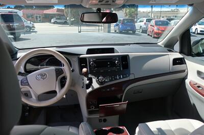 2013 Toyota Sienna XLE 8-Passenger - Photo 29 - Lakeland, FL 33801