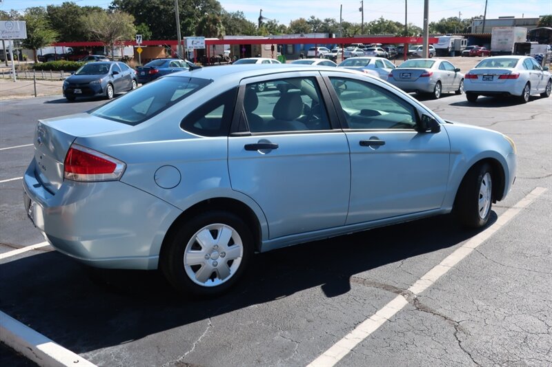 2009 Ford Focus S photo 4