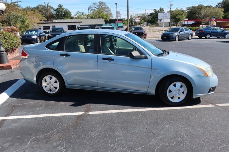 2009 Ford Focus S photo 3