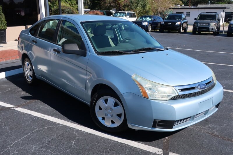 2009 Ford Focus S photo 2