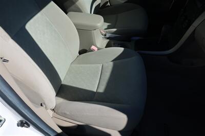2009 Toyota Corolla LE   - Photo 23 - Lakeland, FL 33801