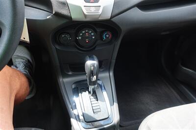 2012 Ford Fiesta SE   - Photo 29 - Lakeland, FL 33801
