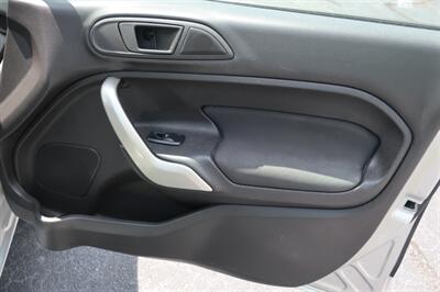 2012 Ford Fiesta SE   - Photo 19 - Lakeland, FL 33801
