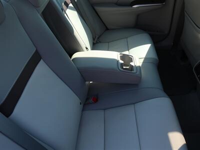 2012 Toyota Camry XLE   - Photo 30 - Lakeland, FL 33801