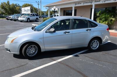 2010 Ford Focus SE   - Photo 11 - Lakeland, FL 33801