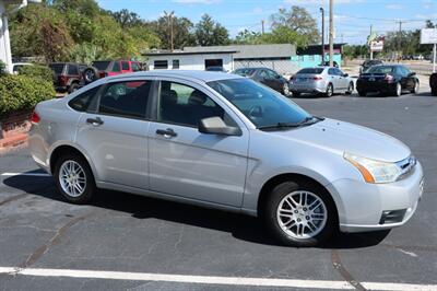 2010 Ford Focus SE   - Photo 5 - Lakeland, FL 33801