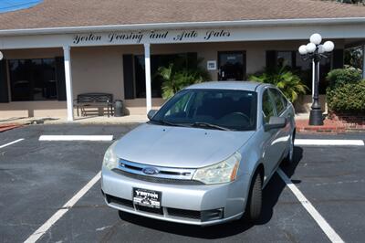 2010 Ford Focus SE   - Photo 2 - Lakeland, FL 33801