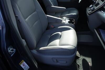 2015 Toyota Sienna XLE Premium 8-Passen   - Photo 23 - Lakeland, FL 33801