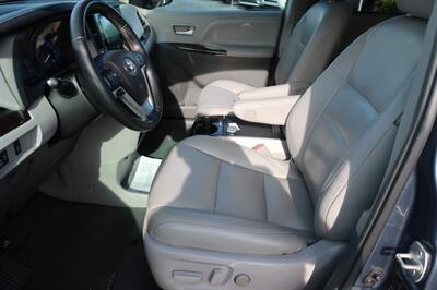 2015 Toyota Sienna XLE Premium 8-Passen   - Photo 13 - Lakeland, FL 33801