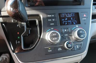 2015 Toyota Sienna XLE Premium 8-Passen   - Photo 17 - Lakeland, FL 33801