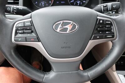 2017 Hyundai ELANTRA Limited   - Photo 15 - Lakeland, FL 33801