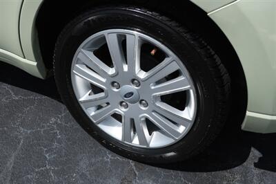 2010 Ford Focus SEL   - Photo 29 - Lakeland, FL 33801