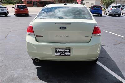 2010 Ford Focus SEL   - Photo 8 - Lakeland, FL 33801