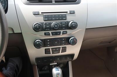 2010 Ford Focus SEL   - Photo 19 - Lakeland, FL 33801
