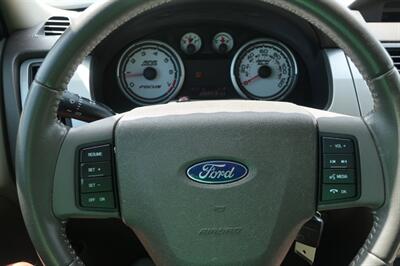 2010 Ford Focus SEL   - Photo 16 - Lakeland, FL 33801