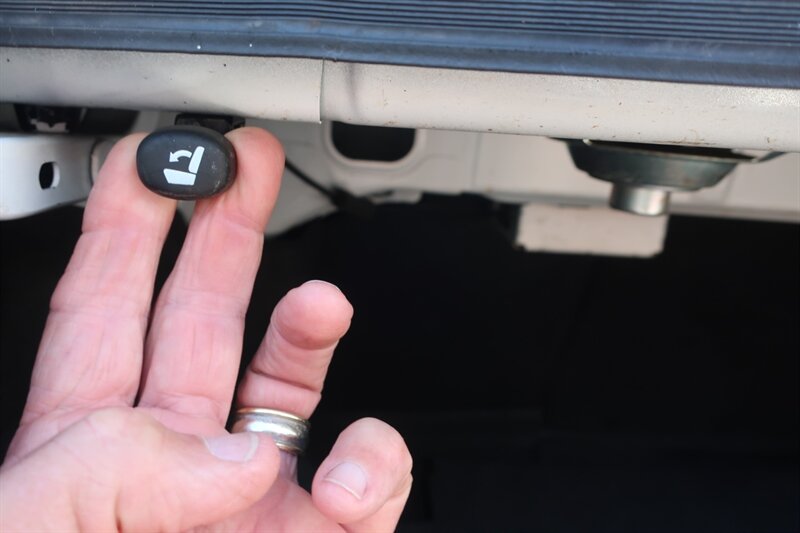 2009 Toyota Corolla LE photo 25