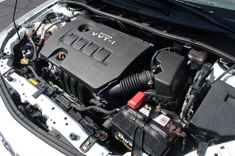 2009 Toyota Corolla LE photo 29