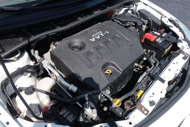 2009 Toyota Corolla LE photo 28