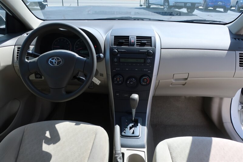 2009 Toyota Corolla LE photo 21