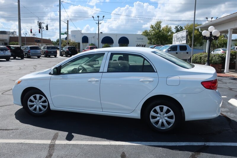 2009 Toyota Corolla LE photo 10