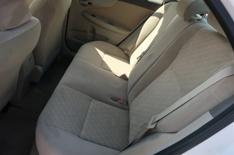 2009 Toyota Corolla LE photo 22