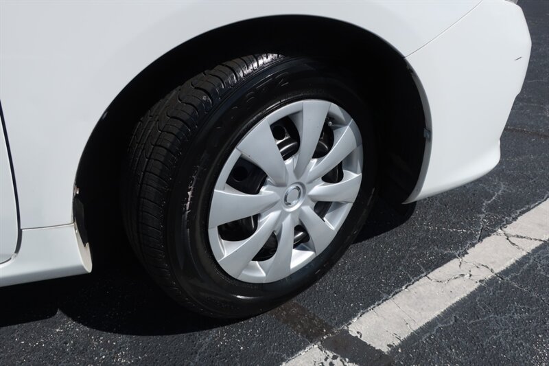 2009 Toyota Corolla LE photo 31
