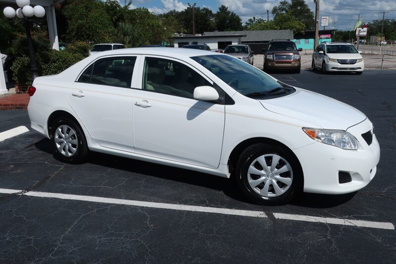2009 Toyota Corolla LE photo 3