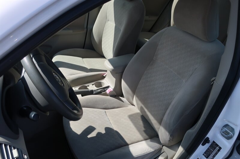 2009 Toyota Corolla LE photo 14