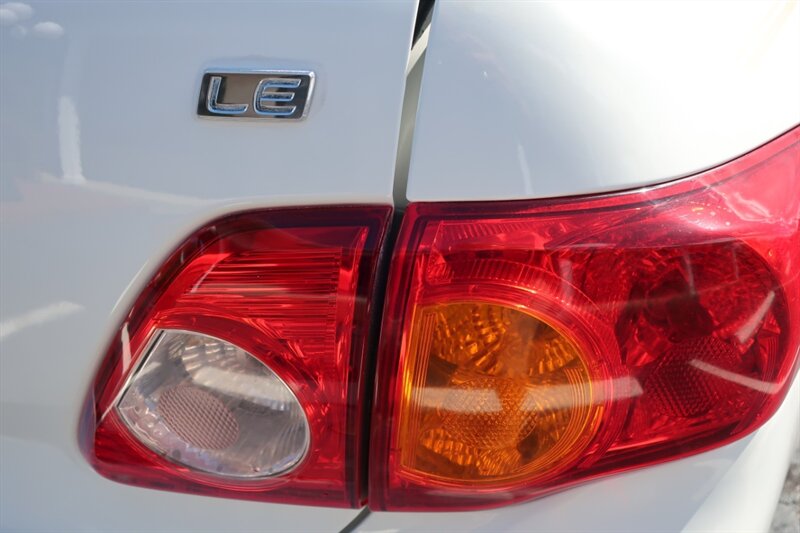 2009 Toyota Corolla LE photo 8
