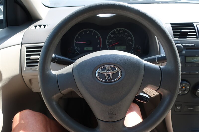2009 Toyota Corolla LE photo 15