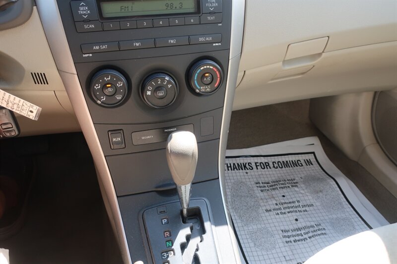 2009 Toyota Corolla LE photo 18