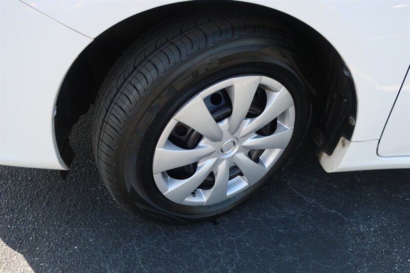 2009 Toyota Corolla LE photo 30