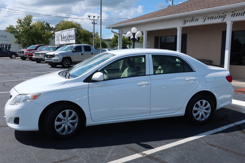 2009 Toyota Corolla LE photo 11