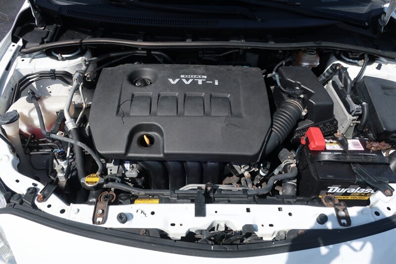 2009 Toyota Corolla LE photo 27