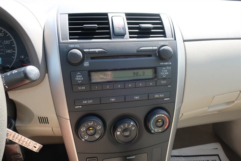 2009 Toyota Corolla LE photo 17
