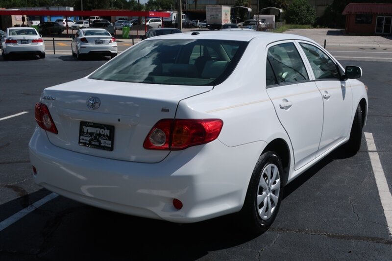 2009 Toyota Corolla LE photo 6