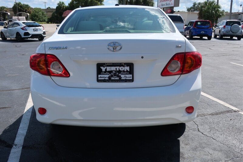 2009 Toyota Corolla LE photo 7