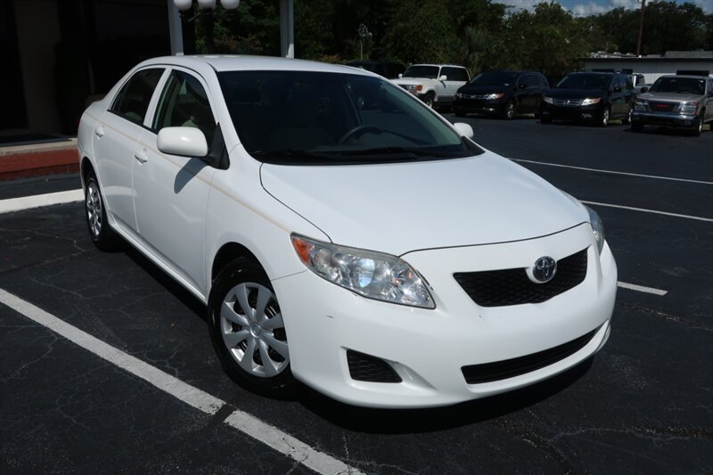 2009 Toyota Corolla LE photo 2