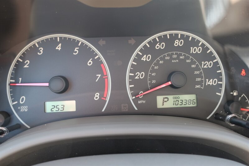 2009 Toyota Corolla LE photo 16
