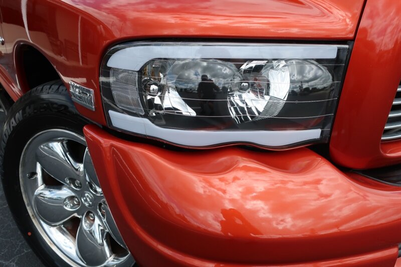 2005 Dodge Ram SLT photo 4