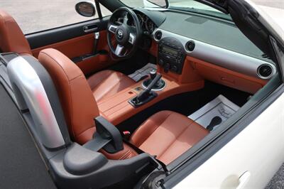 2006 Mazda MX-5 Miata Grand Touring   - Photo 38 - Lakeland, FL 33801