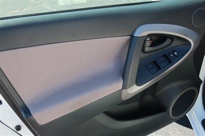 2006 Toyota RAV4 - Photo 12 - Lakeland, FL 33801