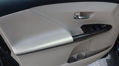 2011 Toyota Venza FWD V6 - Photo 12 - Lakeland, FL 33801