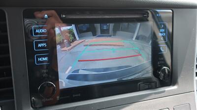 2017 Toyota Sienna SE Premium 8-Passeng - Photo 20 - Lakeland, FL 33801