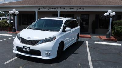 2017 Toyota Sienna SE Premium 8-Passeng Van